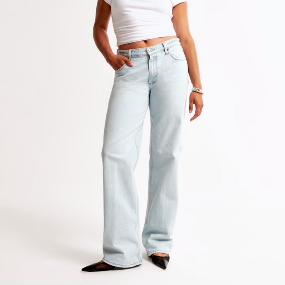 Abercrombie Low Rise Baggy Jean - Light - Picture 2 of 5